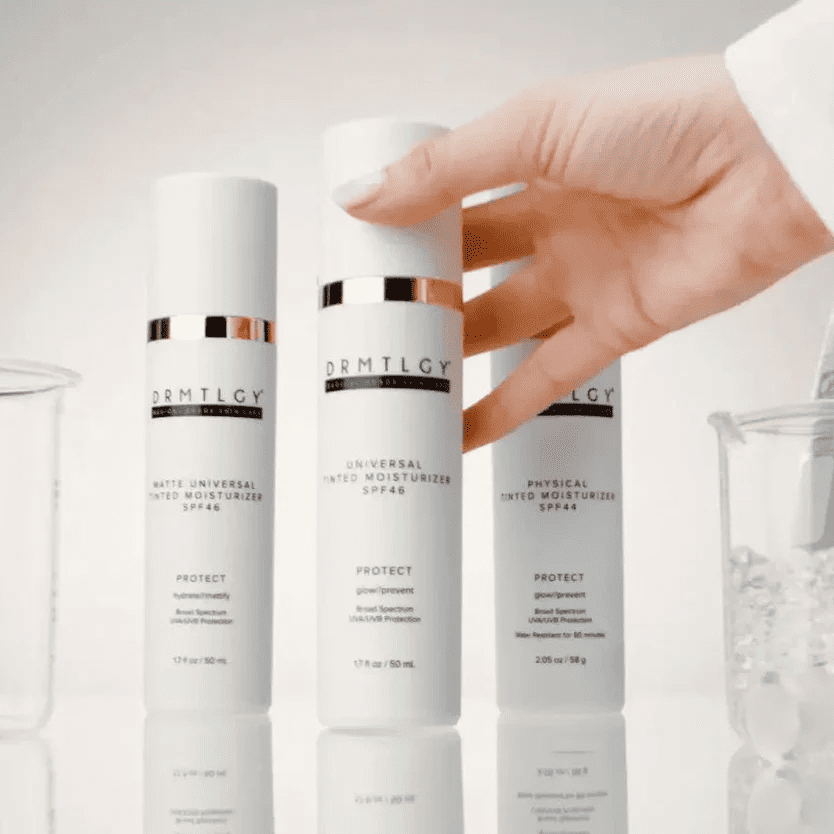 Crème hydratante teintée anti-âge DRMTLGY FPS 46 – Crème solaire visage transparente et maquillage léger avec protection UV à large spectre – Soin hydratant pour la peau et le visage – 50 ml